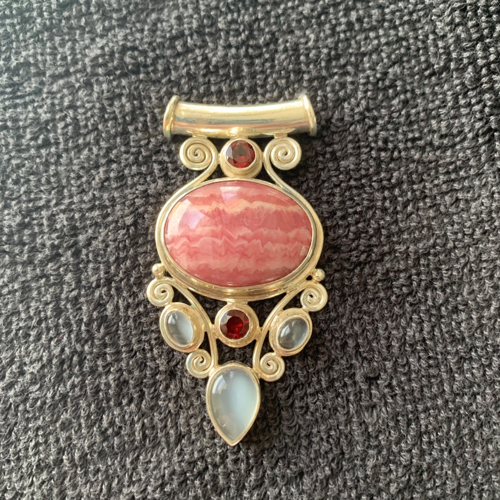 Sajen Offerings Pendant